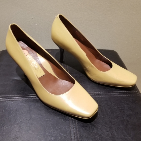 New AEROSOLES SIGNATURE Leather Heels (Size 8B) - Picture 8 of 16